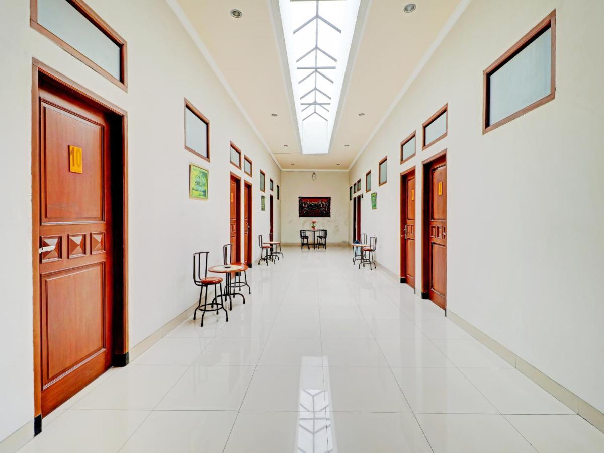 Oyo 90347 Hotel Srikandi Syariah Tasikmalaya Luaran gambar
